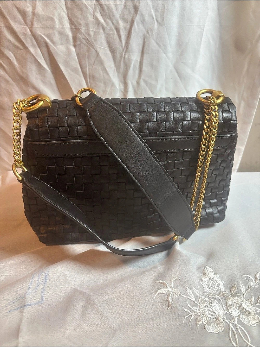 GUESS Woven Shoulder Bag in Black - Picture 2 of 3